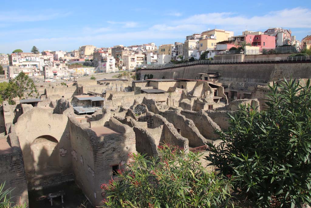 Herculaneum, September 2017.
Looking north-west across site from rear of Ins. Orientalis II, with apsed room of the Palaestra, on the left.
Photo courtesy of Klaus Heese.